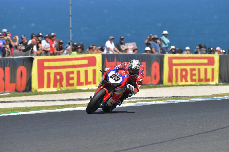 Camier crashes in Race 1 while fighting for the top ten, Kiyonari sixteenth